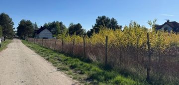 Działka budowlana 940 m² blisko lasu.