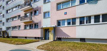 M3 z balkonem w świetnej lokalizacji, do remontu