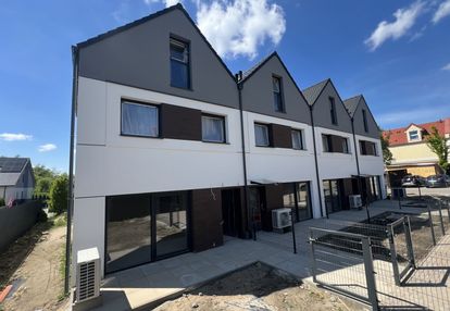 Nowy dom z pompą ciepła, ogródek 40 m2