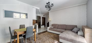 3pokoje, garaż, taras, 2 sypialnie, do wejścia