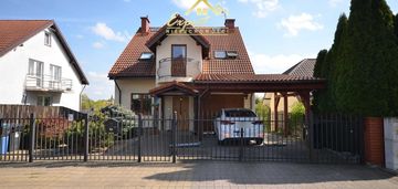 Dom jednorodzinny z odrębnym lokalem mieszkalnym