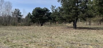 Działka 830 m² – spokojna, zielona okolica.