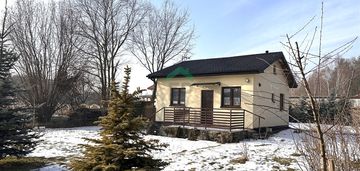 Kameralny dom z dużą działką wśród zieleni