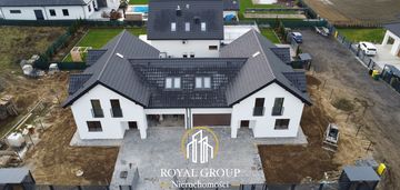 Dom w stanie deweloperskim na obrzeżach miasta