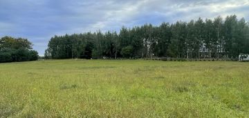 Płaskie, uzbrojone sielsko położone działki !