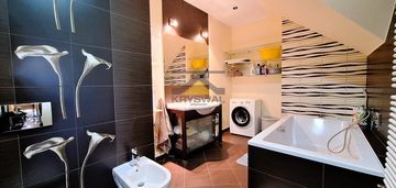 Dwupoziomowe mieszkanie z narożnym tarasem