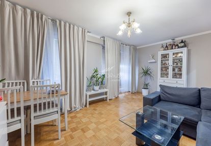 3 pokoje / 59,7 m2 / balkon / 2 garaże / 2 piwnice