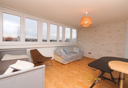 Jasna kawalerka z windą, 34 m² – przy sky tower