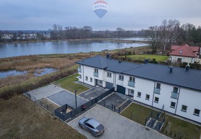 Segment w stanie deweloperskim obok stawow