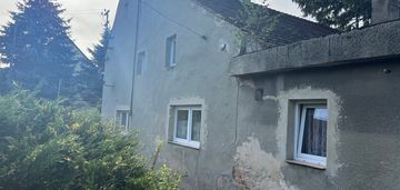 Dom w radomierzycach  na dużej działce