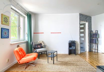 2 pokoje, 2 piętro, duży balkon, do remontu