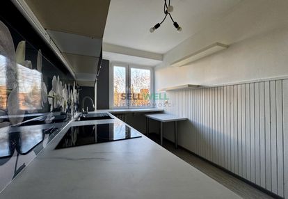 Rozkładowe m4 z potencjałem w centrum