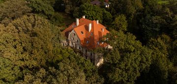 Zabytkowy pałac z parkiem – wilków, woj. opolskie