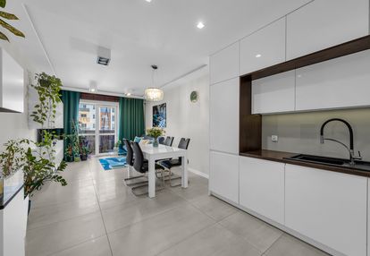 Duży balkon | ogrody włochy | miejsce postojowe