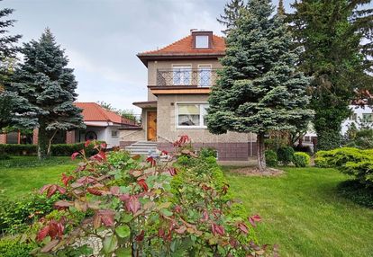 Poniemiecka willa 158m2 na działce 707m2 garaż