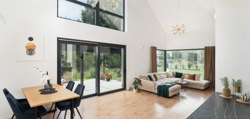 Nowy, wykończony dom blisko lasu z dobrym dojazdem