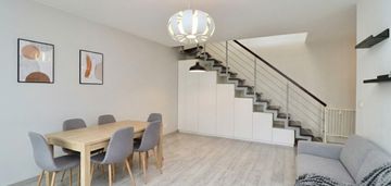 Nowoczesny szeregowiec z ogrodem i różany zakątek