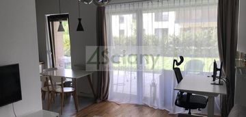 Dwa pokoje z dużym ogródkiem