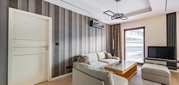 2 pok. z tarasem w apartamentowcu w centrum.