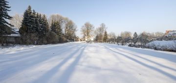 Przestronna działka w pszczółkach