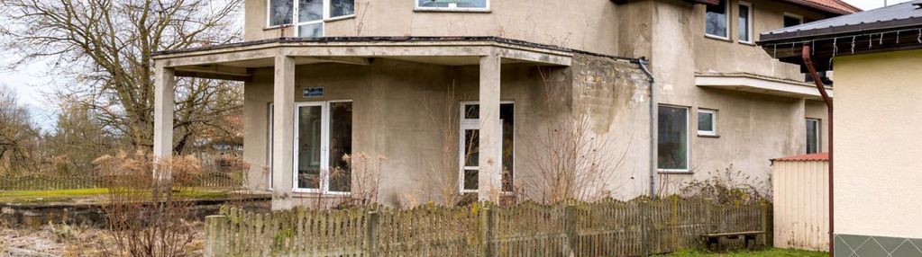 Dom w stanie surowym zamknietym