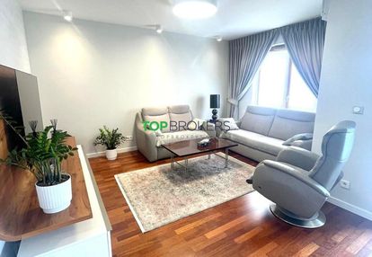 Eleganckie i wygodne 3 pokoje, balkon, 2 garaże