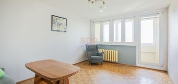 3 pok. z osobną kuchnią i garażem naziemnym obok