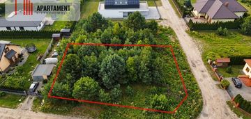 Urokliwa działka na kameralnym osiedlu blisko lasu