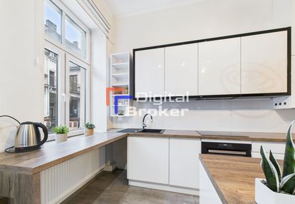 Odnowiona kamienica w samym centrum