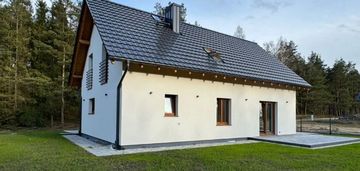 Piękny dom przy lesie