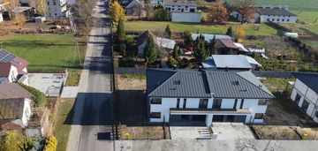Nowoczesny dom w zabudowie bliźniaczej