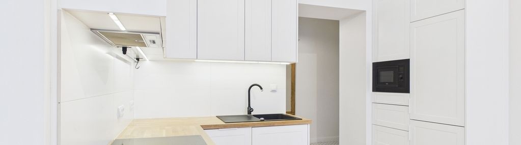 Dwupokojowe, nieumeblowane mieszkanie w kamienicy