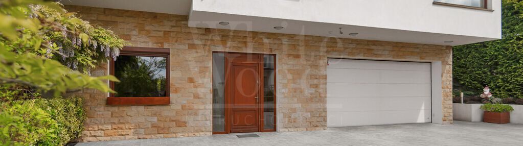 Modernistyczny i nowoczesny dom z tarasem na dachu