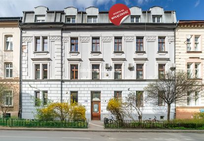 Stare miasto - kawalerka w ładnej kamienicy