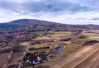 Na sprzedaż działki pow 49.537 m², u podnóża ślęży