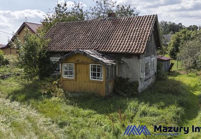 Stary dom drewaniny do rozbiórki w centrum jedwabna