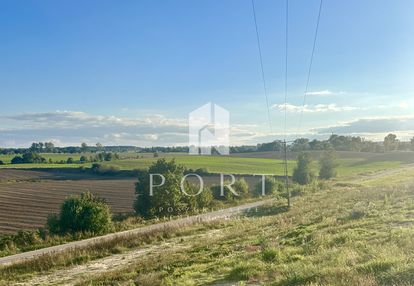 Działka pod zabudowę mieszkaniowo‑usługową.