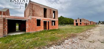 Bliźniaki w stanie surowym otwartym/działka 500 m2