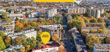 Lokal mieszkalno-usługowy w centrum.