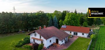 Stylowa posiadłość na 62 arach - 2 domy białoborze