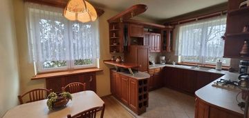 Dom z możliwością wydzielenia dwóch mieszkań