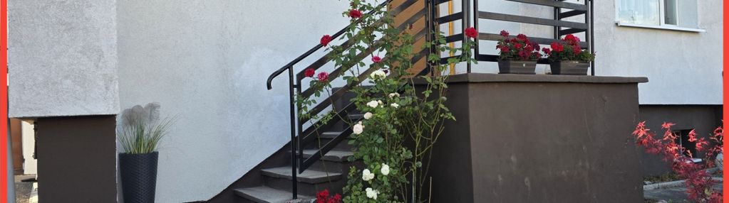 Dom - połowa z ogrodem, garażem, piwnicą