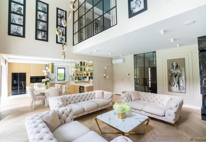 *elegancki i ponadczasowy dom z basenem*