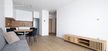 Nowy blok, siłownia, miejsce postojowe, piwnica