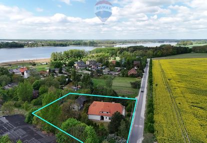Działka zabudowana starą szkołą|jez.niepruszewskie