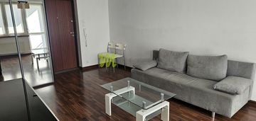 Batorego 2007r, z balkonem i piwnicą, umeblowane