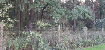 Zalesiona działka przy dwóch drogach w magdalence