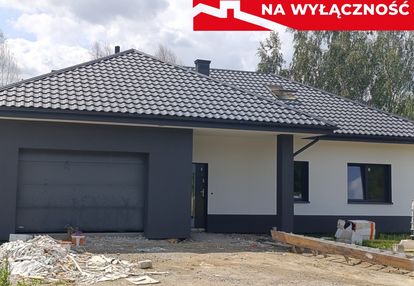 Nowy dom parterowy z antresolą.