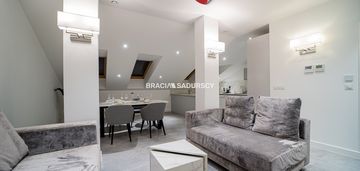 Piętro w kamienicy rynek w żywcu