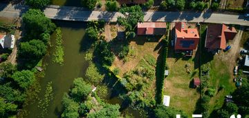 Dom na niezwykłej działce nad rzeką wadąg